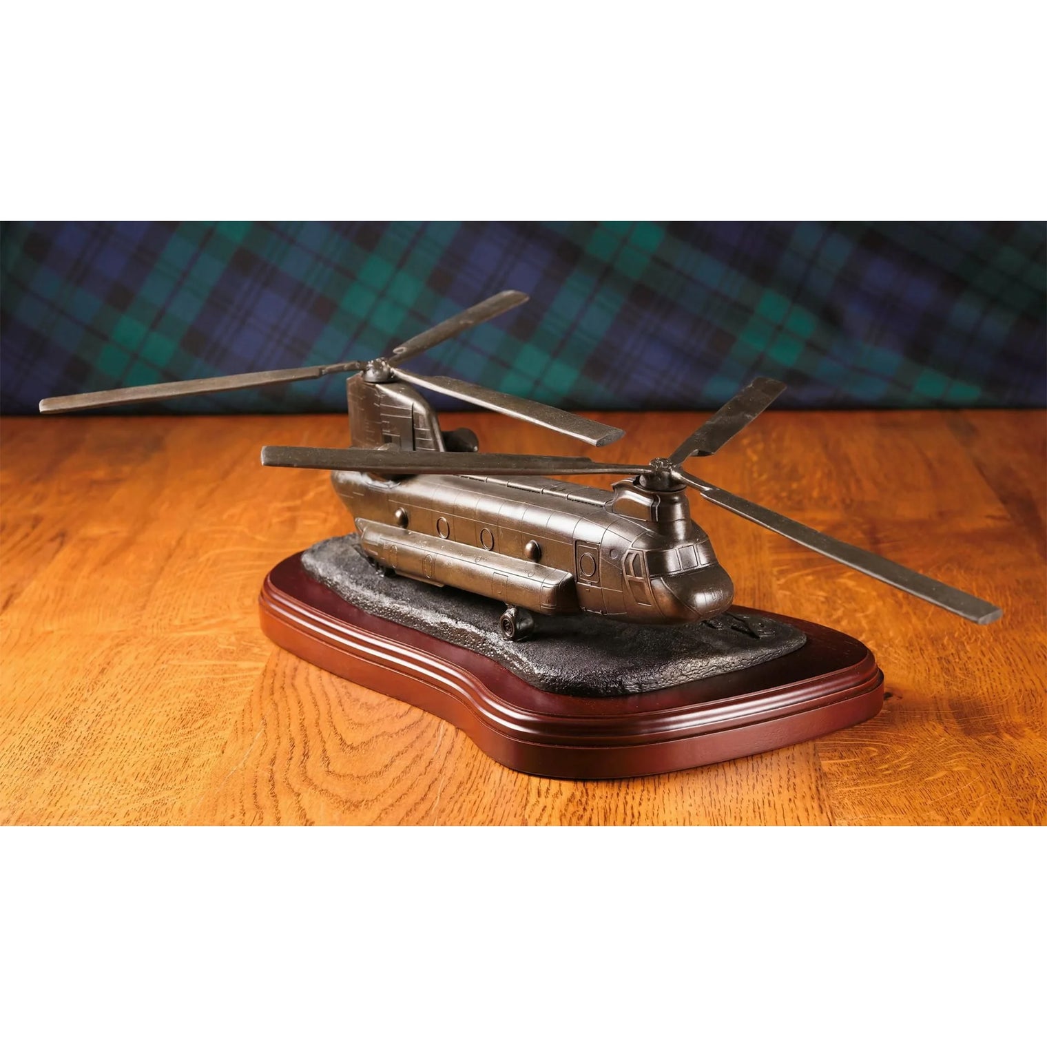 Ballantynes RAF Chinook Helicopter, Bronze Statue - Platatac