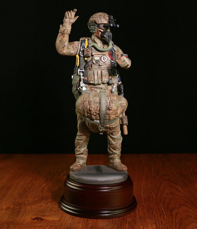 Ballantynes Special Forces HALO Military Freefall Parachutist 2023, Bronze Statue - Platatac